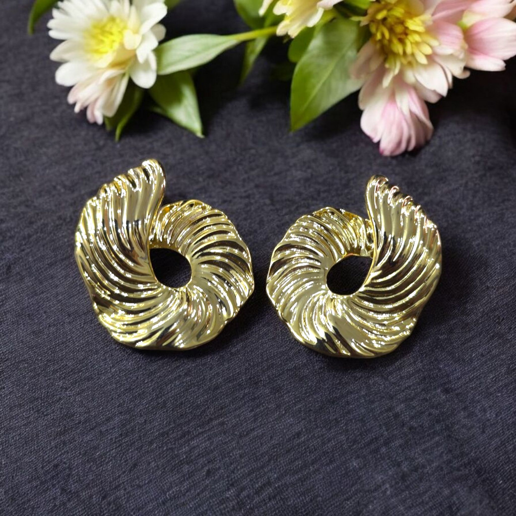 Sora Overlap Studs