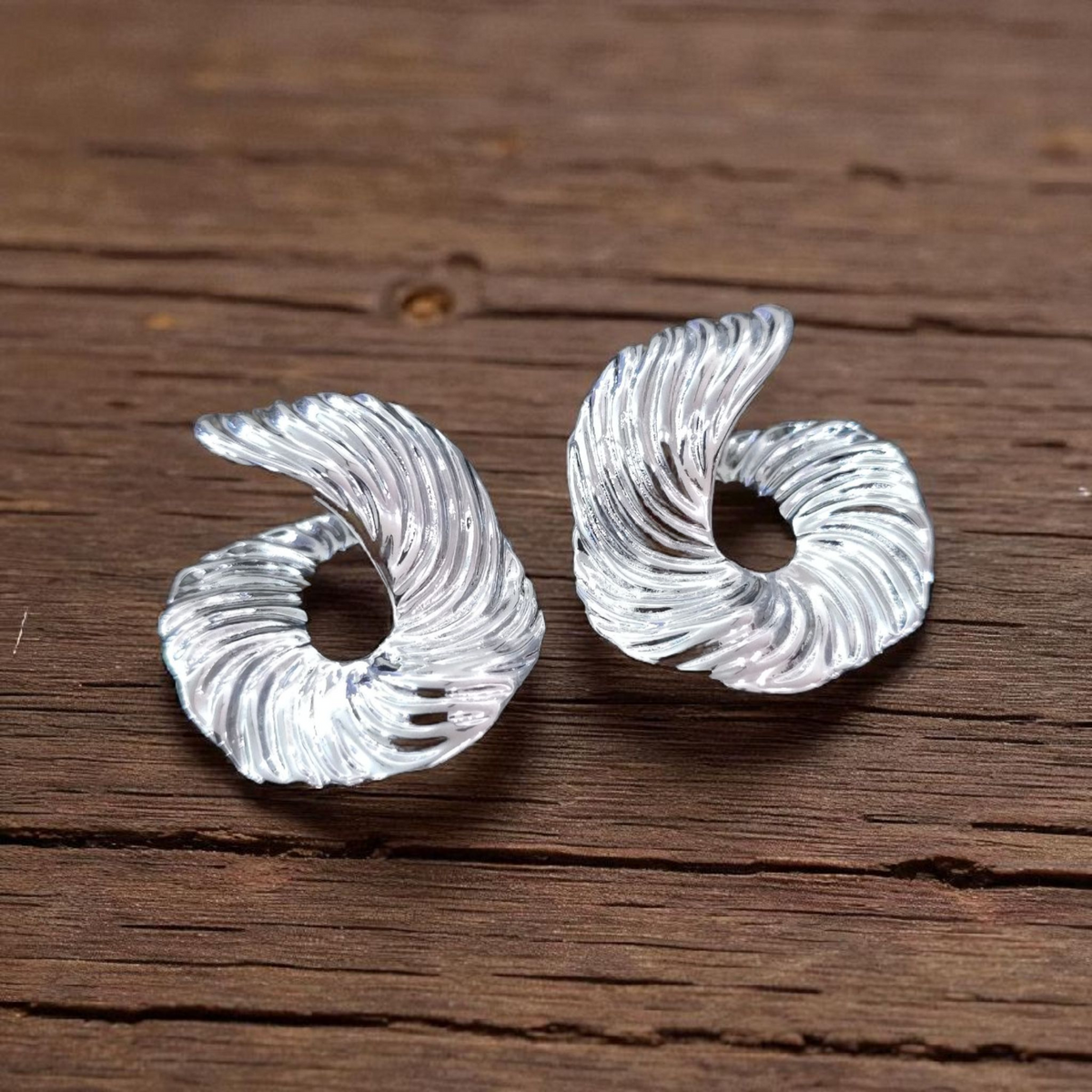 Luna Overlap Studs