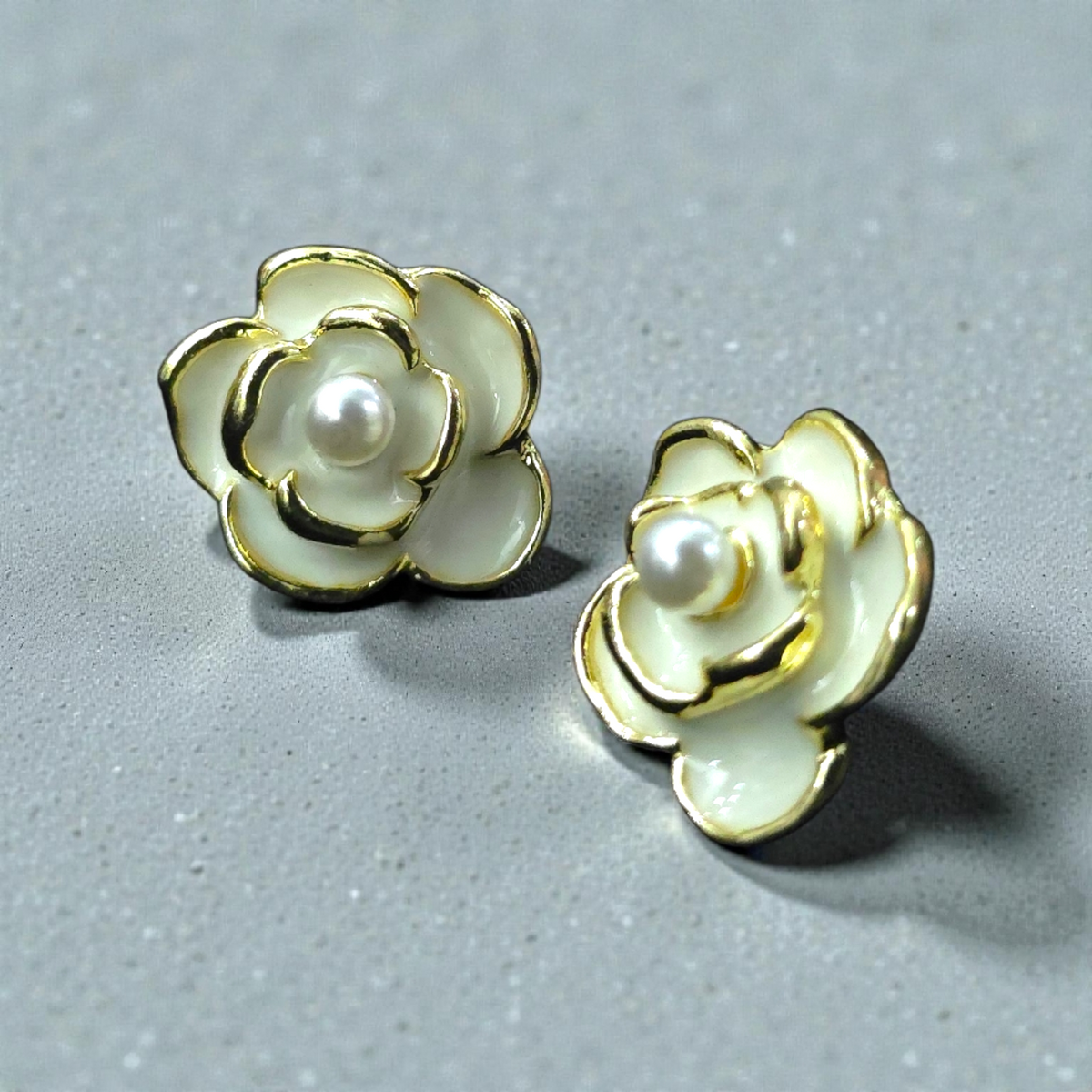Élan Fleur Studs