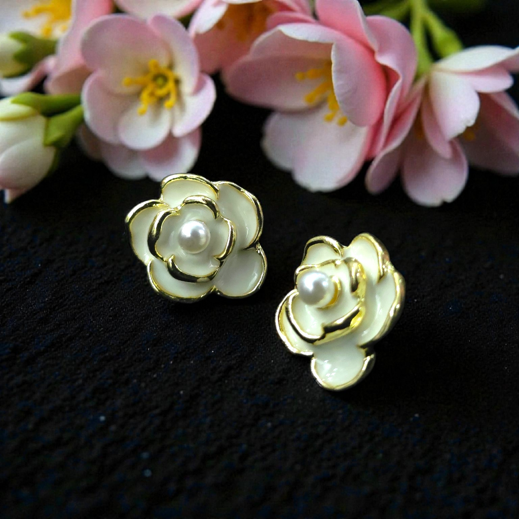 Élan Fleur Studs