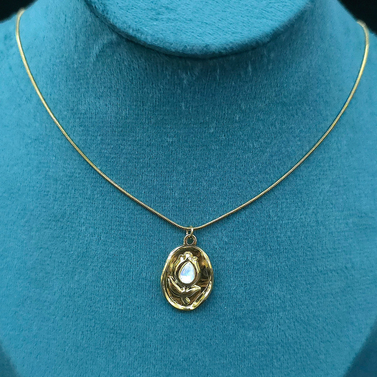 Aurelia Glow Chain