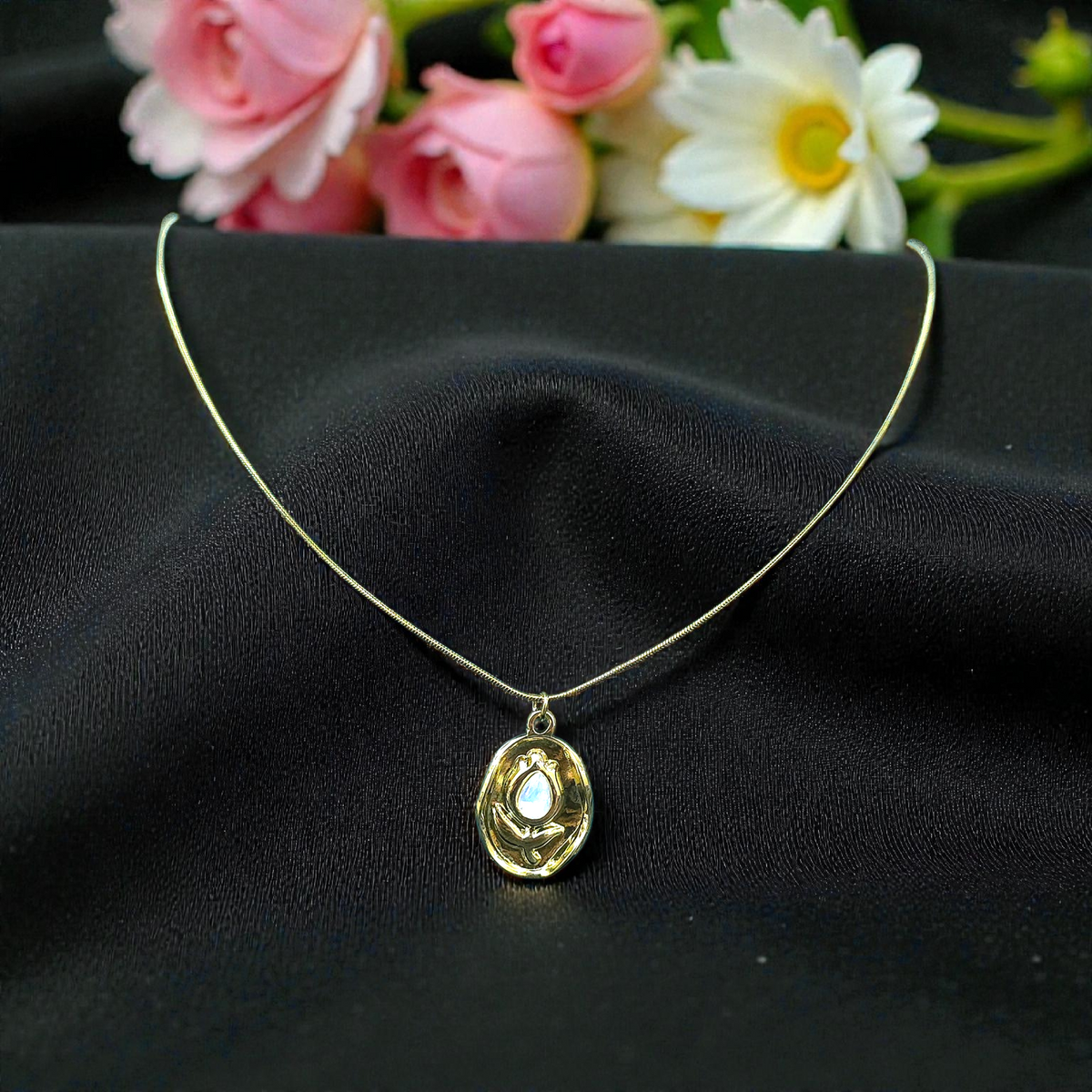 Aurelia Glow Chain