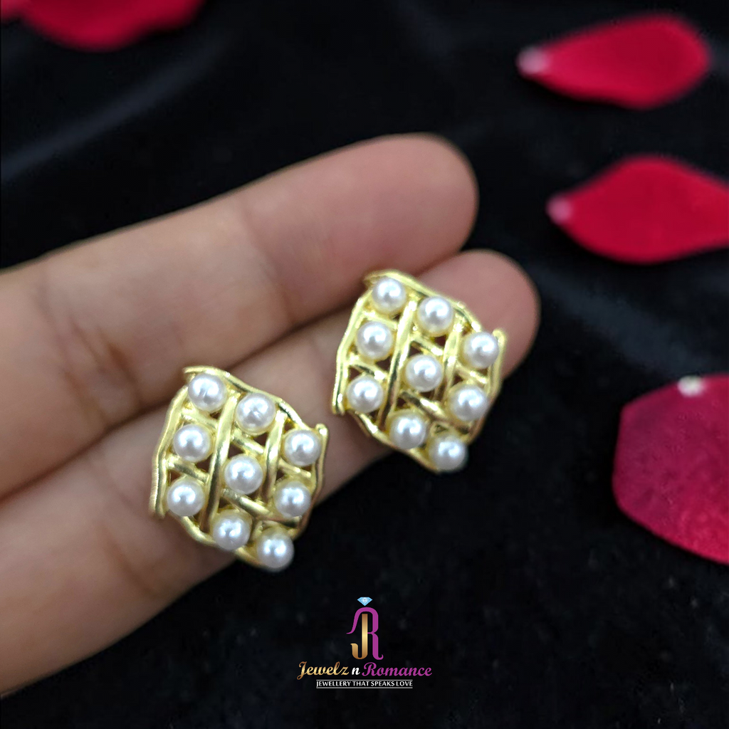 Mira Pearl Lattice Studs