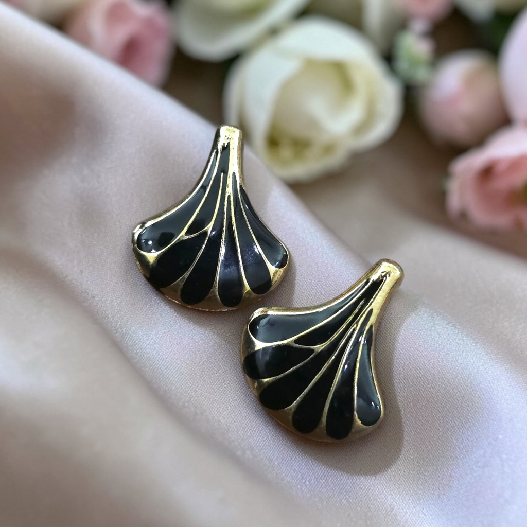 Riva Shell Studs