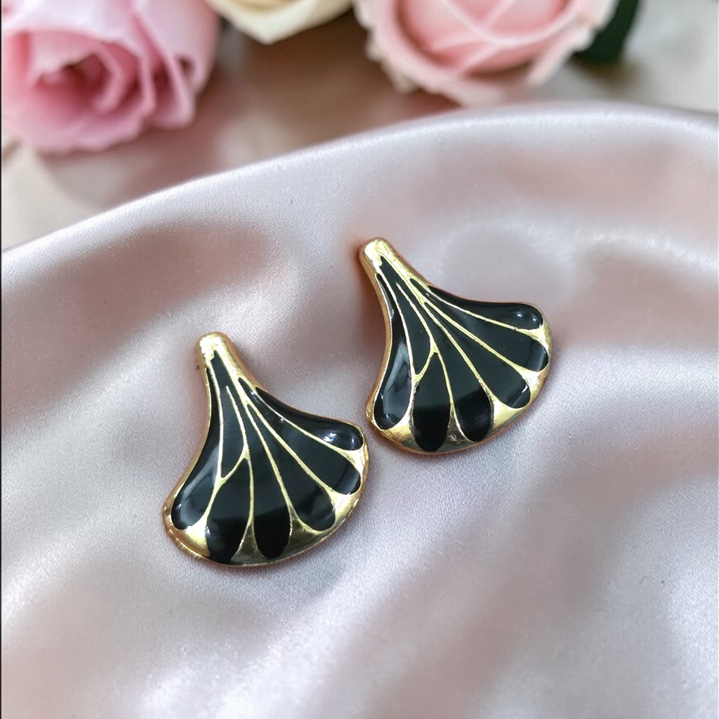 Riva Shell Studs