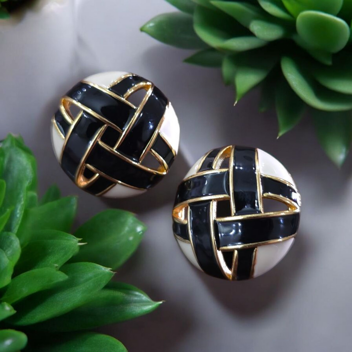 Gilded Noir Lattice